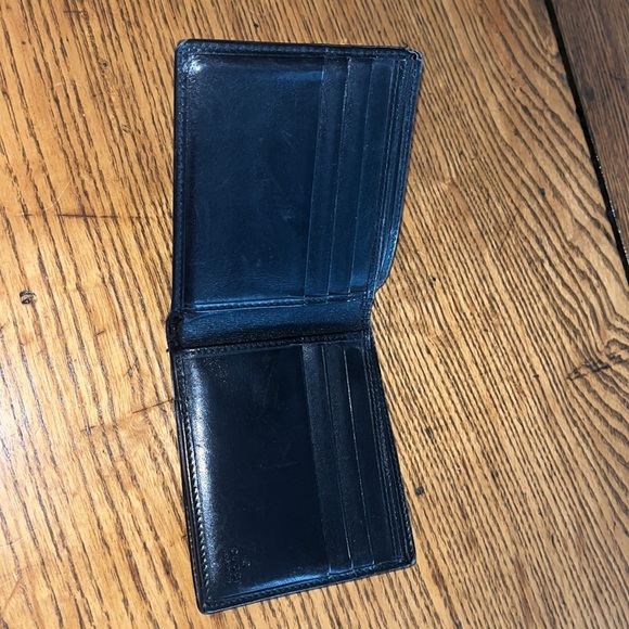 Authentic GUCCI Black Smooth Leather Silver G Logo Men’s Bifold Wallet (Unisex) - Picture 3 of 14